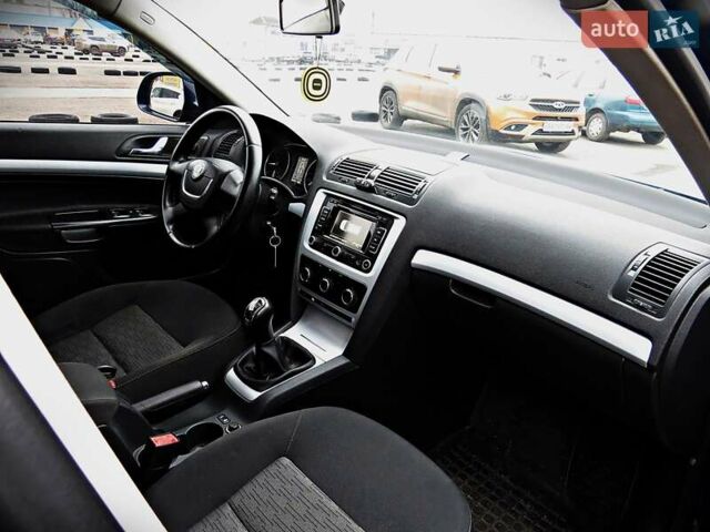 Синій Шкода Октавія, об'ємом двигуна 1.6 л та пробігом 287 тис. км за 7950 $, фото 12 на Automoto.ua