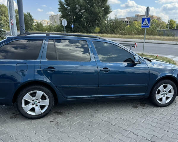 Синий Шкода Октавия, объемом двигателя 1.8 л и пробегом 247 тыс. км за 8100 $, фото 5 на Automoto.ua
