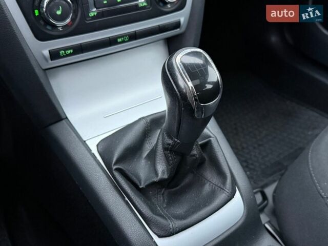 Синий Шкода Октавия, объемом двигателя 1.6 л и пробегом 234 тыс. км за 8300 $, фото 49 на Automoto.ua