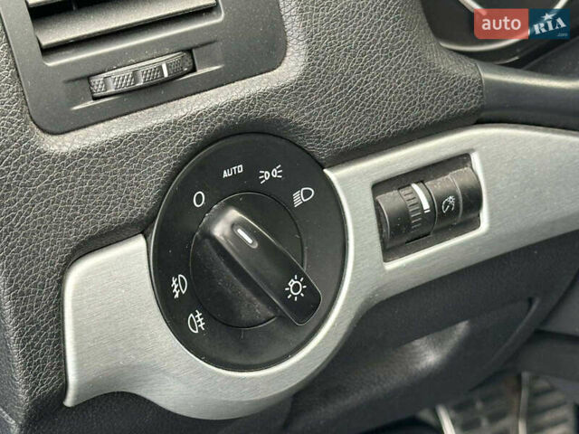 Синій Шкода Октавія, об'ємом двигуна 2 л та пробігом 319 тис. км за 9590 $, фото 24 на Automoto.ua