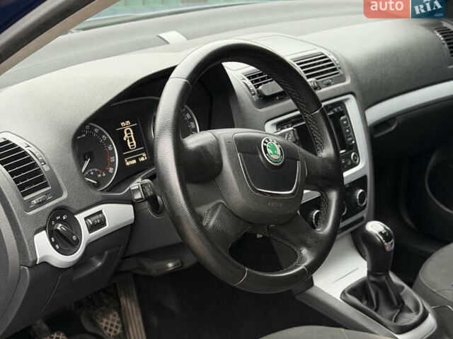 Синий Шкода Октавия, объемом двигателя 1.6 л и пробегом 287 тыс. км за 8500 $, фото 8 на Automoto.ua