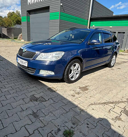 Синий Шкода Октавия, объемом двигателя 1.6 л и пробегом 300 тыс. км за 7500 $, фото 1 на Automoto.ua