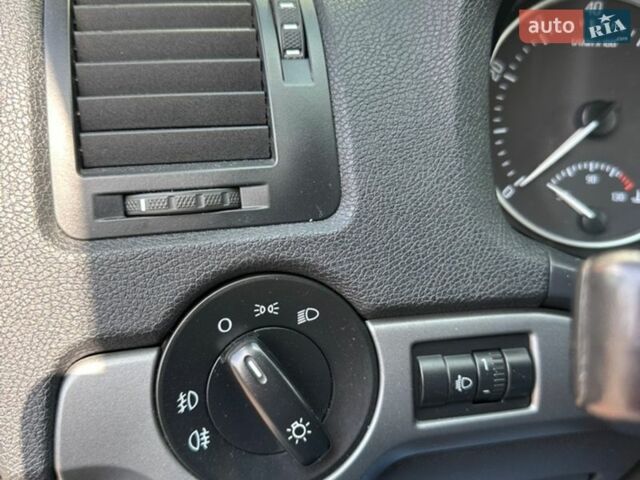 Синий Шкода Октавия, объемом двигателя 1.6 л и пробегом 214 тыс. км за 8600 $, фото 18 на Automoto.ua