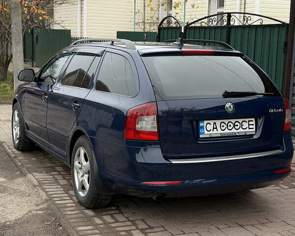 Синий Шкода Октавия, объемом двигателя 1.6 л и пробегом 287 тыс. км за 8500 $, фото 5 на Automoto.ua