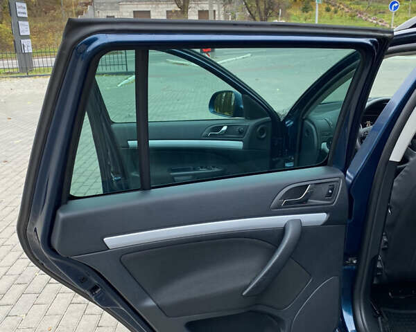 Синій Шкода Октавія, об'ємом двигуна 1.6 л та пробігом 241 тис. км за 7800 $, фото 28 на Automoto.ua
