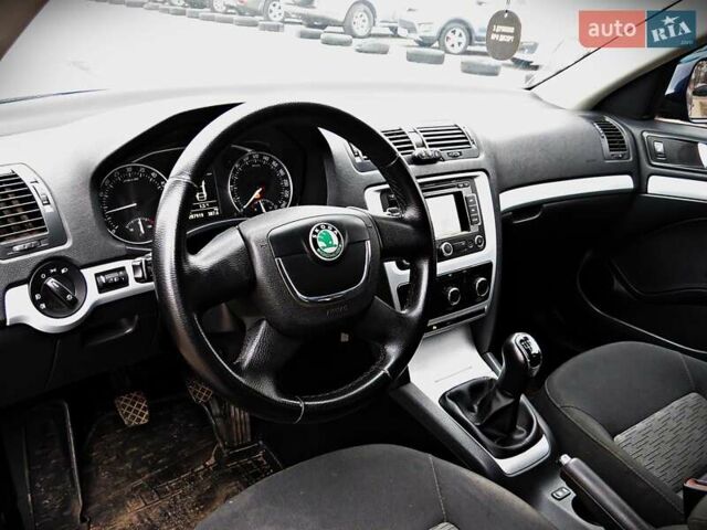 Синій Шкода Октавія, об'ємом двигуна 1.6 л та пробігом 287 тис. км за 7950 $, фото 5 на Automoto.ua