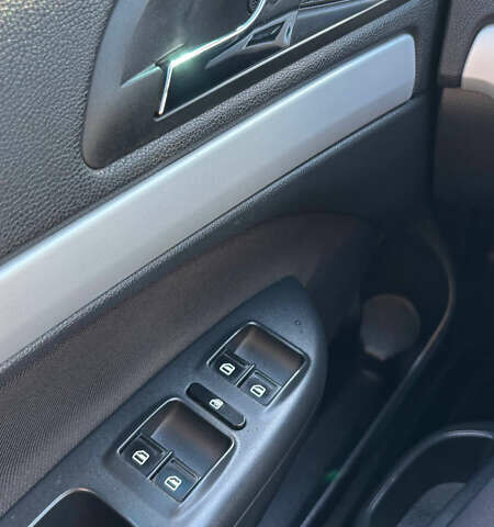 Синий Шкода Октавия, объемом двигателя 1.6 л и пробегом 300 тыс. км за 7500 $, фото 9 на Automoto.ua