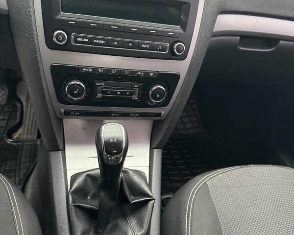 Синий Шкода Октавия, объемом двигателя 1.6 л и пробегом 275 тыс. км за 7700 $, фото 9 на Automoto.ua