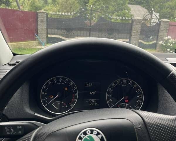 Синій Шкода Октавія, об'ємом двигуна 1.97 л та пробігом 225 тис. км за 7400 $, фото 1 на Automoto.ua