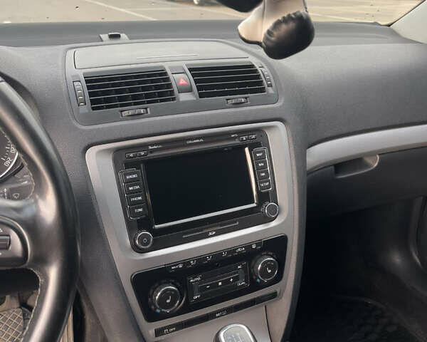 Синий Шкода Октавия, объемом двигателя 1.8 л и пробегом 245 тыс. км за 9200 $, фото 7 на Automoto.ua