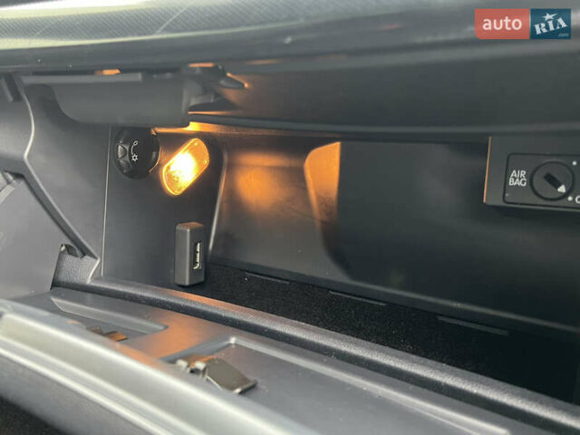 Синий Шкода Октавия, объемом двигателя 2 л и пробегом 204 тыс. км за 12650 $, фото 196 на Automoto.ua