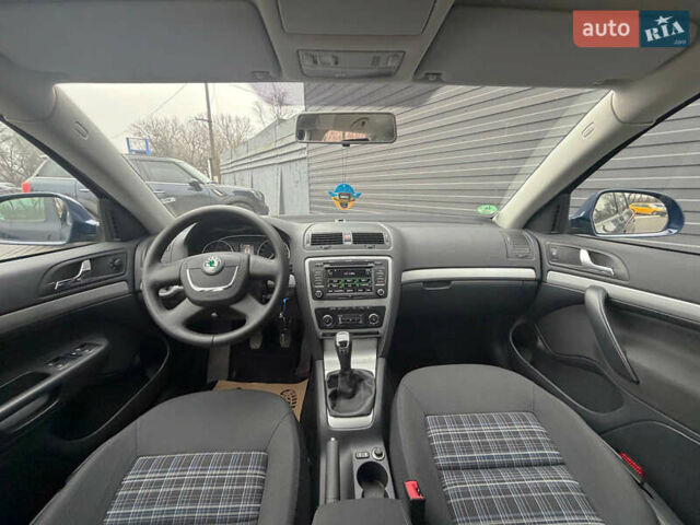 Синій Шкода Октавія, об'ємом двигуна 1.2 л та пробігом 222 тис. км за 7800 $, фото 4 на Automoto.ua