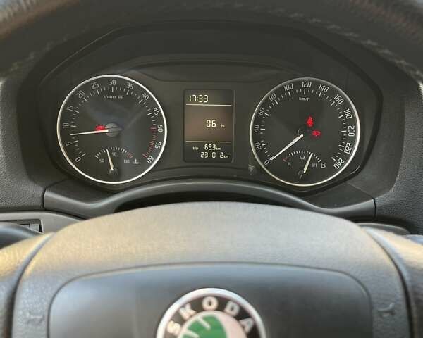 Синий Шкода Октавия, объемом двигателя 1.6 л и пробегом 231 тыс. км за 7800 $, фото 11 на Automoto.ua