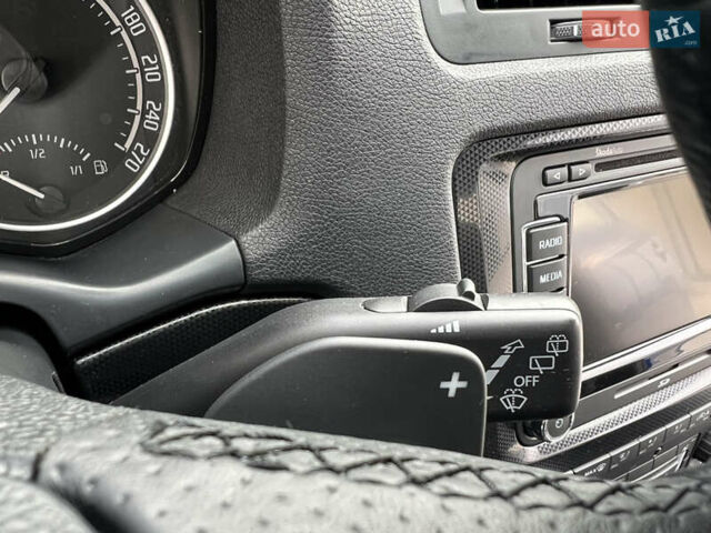 Синий Шкода Октавия, объемом двигателя 2 л и пробегом 204 тыс. км за 12650 $, фото 93 на Automoto.ua