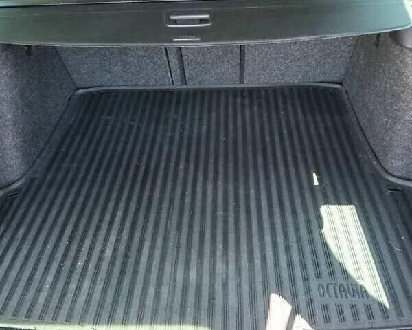 Синий Шкода Октавия, объемом двигателя 1.8 л и пробегом 162 тыс. км за 9100 $, фото 3 на Automoto.ua