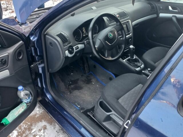 Синий Шкода Октавия, объемом двигателя 6 л и пробегом 250 тыс. км за 5800 $, фото 5 на Automoto.ua