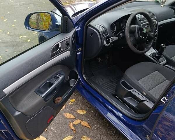 Синий Шкода Октавия, объемом двигателя 1.6 л и пробегом 290 тыс. км за 6600 $, фото 3 на Automoto.ua