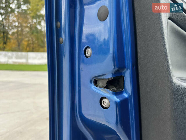 Синий Шкода Октавия, объемом двигателя 2 л и пробегом 204 тыс. км за 12650 $, фото 152 на Automoto.ua