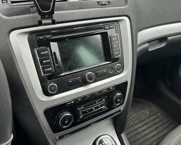 Шкода Октавия 2012 в Тернополе на Automoto.ua Синий Шкода Октавия, объемом двигателя 1.6 л и пробегом 287 тыс. км за 8100 $, фото 5 на Automoto.ua
