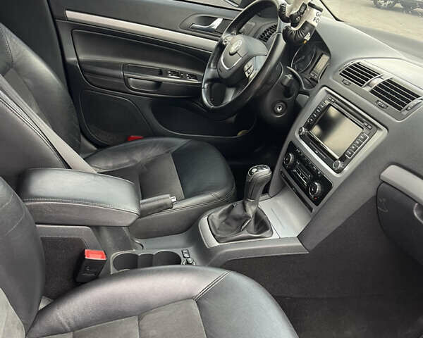 Синий Шкода Октавия, объемом двигателя 1.8 л и пробегом 245 тыс. км за 9200 $, фото 5 на Automoto.ua