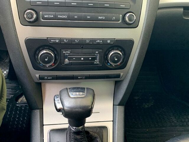 Синий Шкода Октавия, объемом двигателя 1.6 л и пробегом 280 тыс. км за 7000 $, фото 3 на Automoto.ua