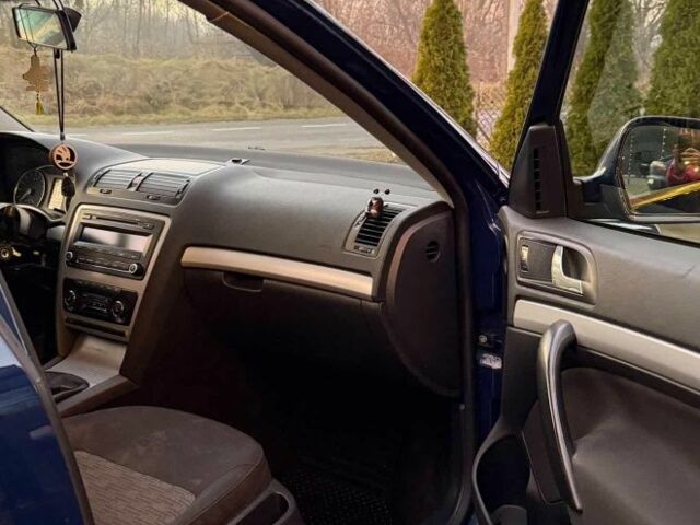 Синій Шкода Октавія, об'ємом двигуна 1.6 л та пробігом 320 тис. км за 7600 $, фото 6 на Automoto.ua