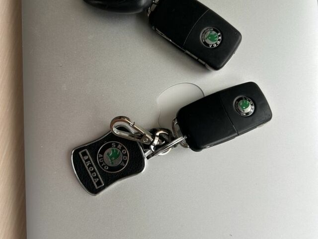 Синій Шкода Октавія, об'ємом двигуна 2 л та пробігом 260 тис. км за 8250 $, фото 18 на Automoto.ua