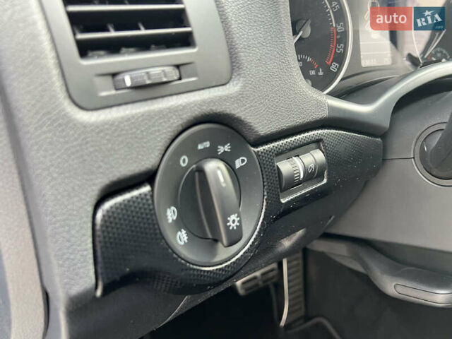 Синий Шкода Октавия, объемом двигателя 2 л и пробегом 204 тыс. км за 12650 $, фото 82 на Automoto.ua