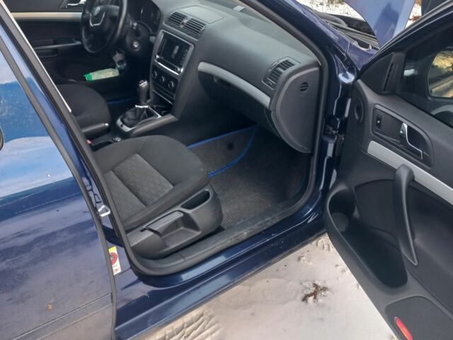 Синий Шкода Октавия, объемом двигателя 6 л и пробегом 250 тыс. км за 5800 $, фото 7 на Automoto.ua