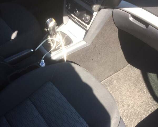Синий Шкода Октавия, объемом двигателя 2 л и пробегом 243 тыс. км за 8300 $, фото 6 на Automoto.ua