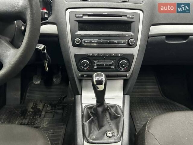 Синий Шкода Октавия, объемом двигателя 1.9 л и пробегом 217 тыс. км за 8300 $, фото 11 на Automoto.ua