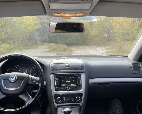 Синий Шкода Октавия, объемом двигателя 1.8 л и пробегом 170 тыс. км за 8000 $, фото 7 на Automoto.ua