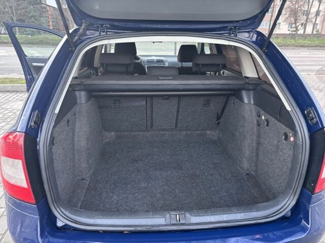 Синий Шкода Октавия, объемом двигателя 1.6 л и пробегом 300 тыс. км за 7200 $, фото 4 на Automoto.ua