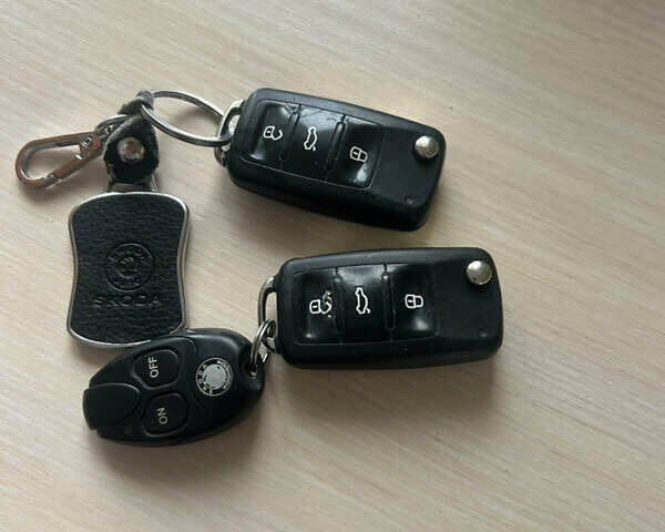 Синий Шкода Октавия, объемом двигателя 1.99 л и пробегом 256 тыс. км за 8250 $, фото 37 на Automoto.ua