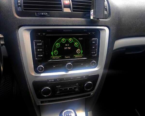 Синій Шкода Октавія, об'ємом двигуна 1.2 л та пробігом 247 тис. км за 2999 $, фото 16 на Automoto.ua