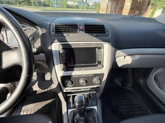 Синій Шкода Октавія, об'ємом двигуна 1.6 л та пробігом 247 тис. км за 7600 $, фото 4 на Automoto.ua
