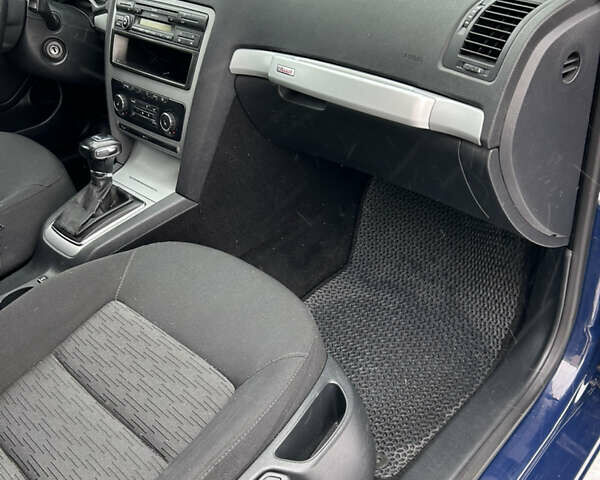 Синий Шкода Октавия, объемом двигателя 1.99 л и пробегом 256 тыс. км за 8250 $, фото 24 на Automoto.ua