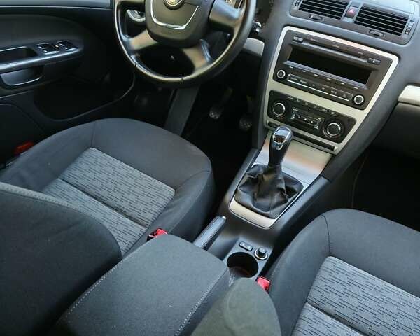 Синий Шкода Октавия, объемом двигателя 2 л и пробегом 217 тыс. км за 11250 $, фото 39 на Automoto.ua