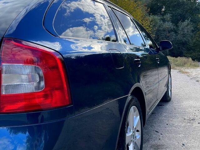 Синий Шкода Октавия, объемом двигателя 1.8 л и пробегом 170 тыс. км за 9000 $, фото 5 на Automoto.ua