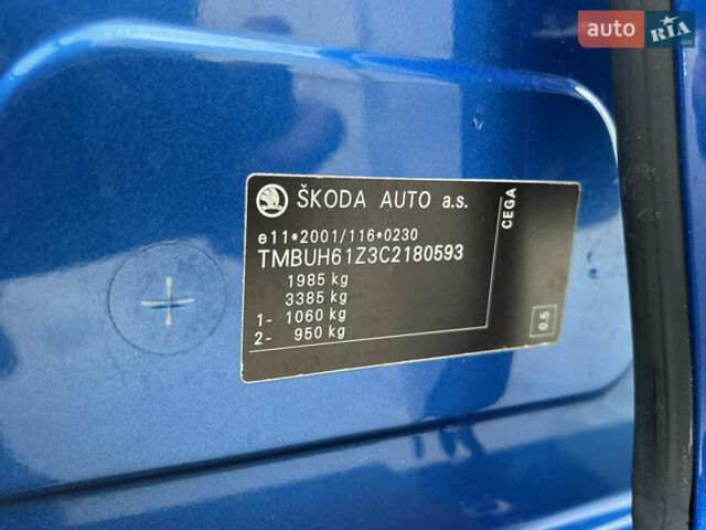 Синий Шкода Октавия, объемом двигателя 2 л и пробегом 204 тыс. км за 12650 $, фото 155 на Automoto.ua