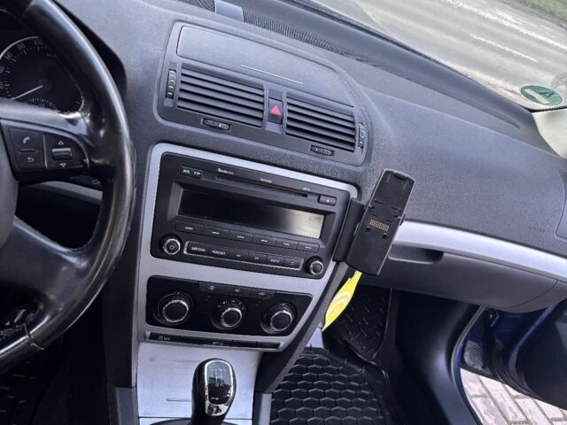 Синий Шкода Октавия, объемом двигателя 1.6 л и пробегом 300 тыс. км за 7200 $, фото 5 на Automoto.ua