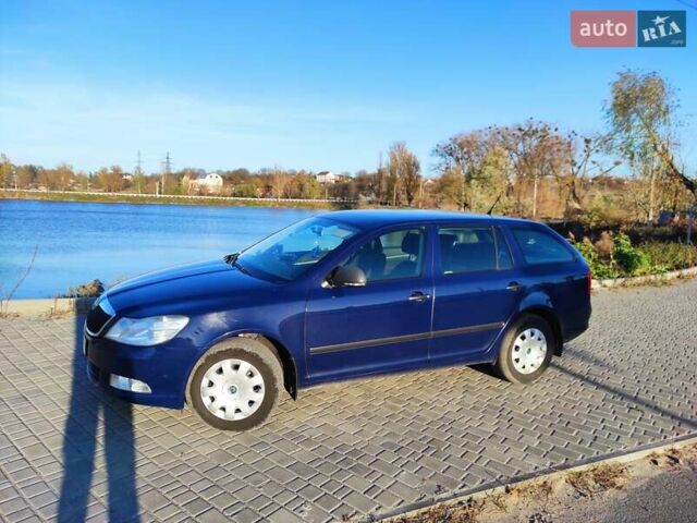 Синий Шкода Октавия, объемом двигателя 1.6 л и пробегом 280 тыс. км за 8200 $, фото 1 на Automoto.ua