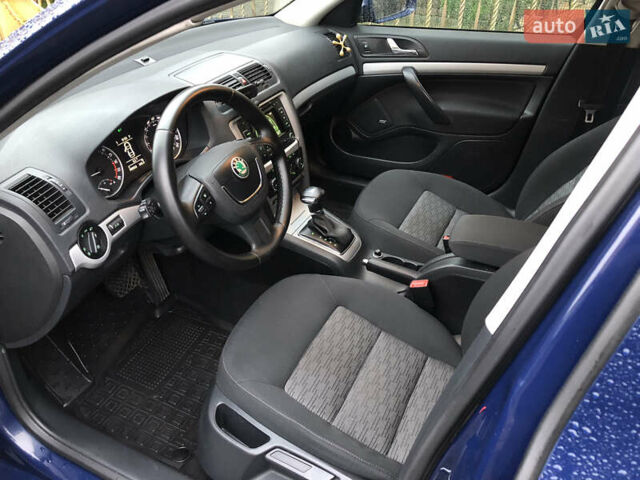 Синій Шкода Октавія, об'ємом двигуна 2 л та пробігом 299 тис. км за 9500 $, фото 14 на Automoto.ua