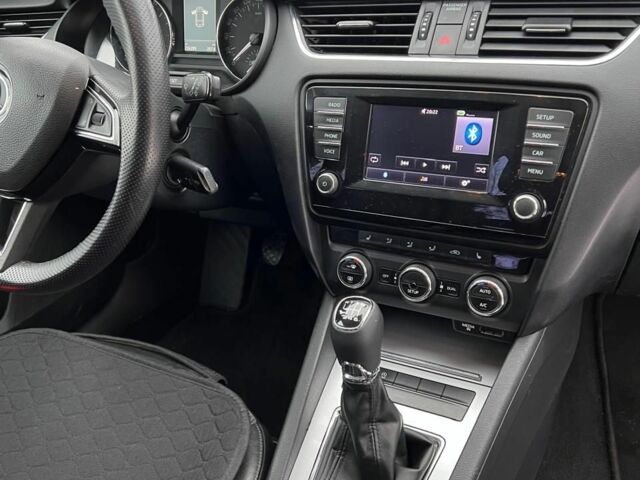 Синий Шкода Октавия, объемом двигателя 2 л и пробегом 256 тыс. км за 9850 $, фото 8 на Automoto.ua