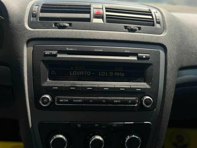 Синий Шкода Октавия, объемом двигателя 2 л и пробегом 285 тыс. км за 7500 $, фото 17 на Automoto.ua