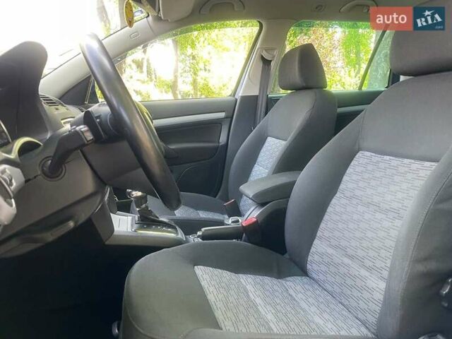 Синий Шкода Октавия, объемом двигателя 2 л и пробегом 265 тыс. км за 8790 $, фото 14 на Automoto.ua