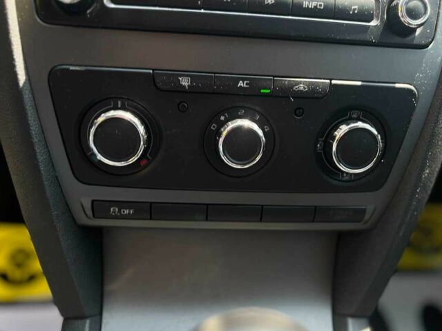 Синий Шкода Октавия, объемом двигателя 2 л и пробегом 285 тыс. км за 7500 $, фото 18 на Automoto.ua