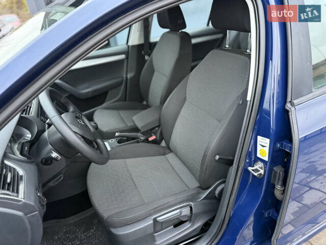 Синий Шкода Октавия, объемом двигателя 1.6 л и пробегом 276 тыс. км за 8650 $, фото 13 на Automoto.ua