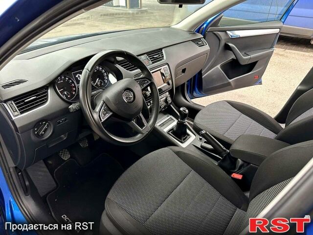 Синий Шкода Октавия, объемом двигателя 1.6 л и пробегом 230 тыс. км за 11400 $, фото 4 на Automoto.ua