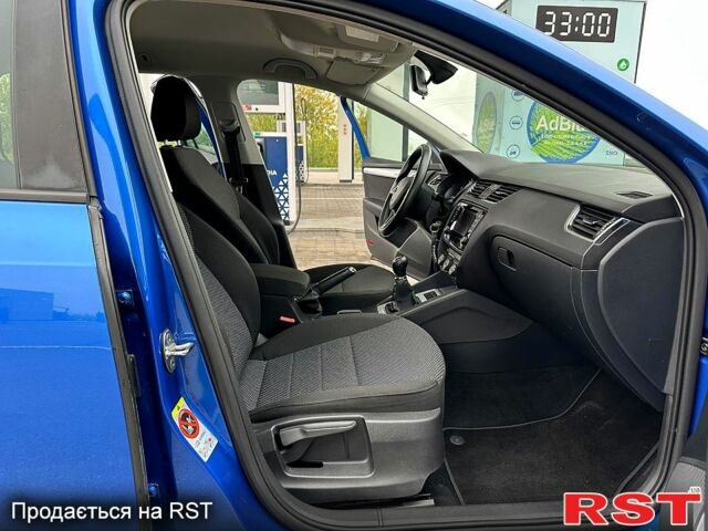 Синий Шкода Октавия, объемом двигателя 1.6 л и пробегом 230 тыс. км за 11400 $, фото 5 на Automoto.ua